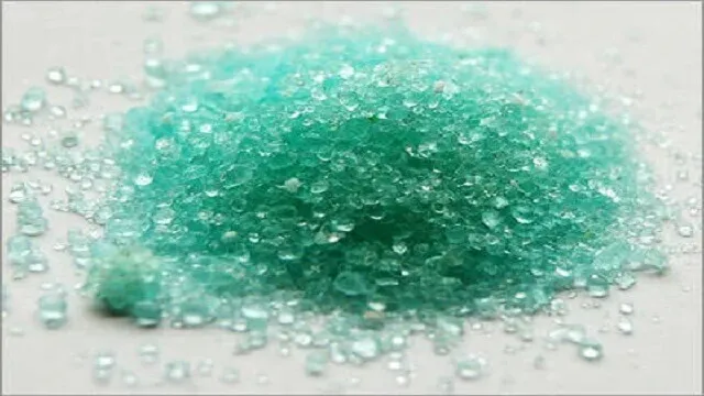 کریستال های سبز و آبی رنگ سولفات آهن